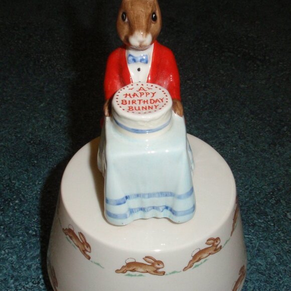 ROYAL DOULTON BUNNYKINS Happy Birthday Music Box DB36 Beatrix Potter Cute Gift! - Picture 9 of 11